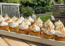 Små citronmuffins Med lemon curd och maräng